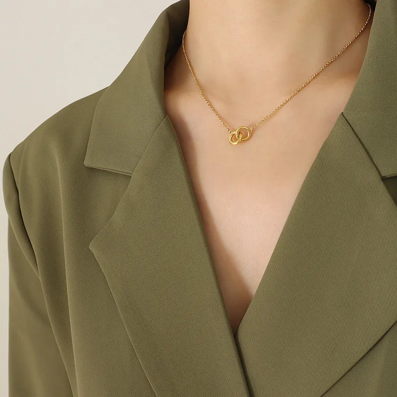 18k Interlocked Circle Necklace