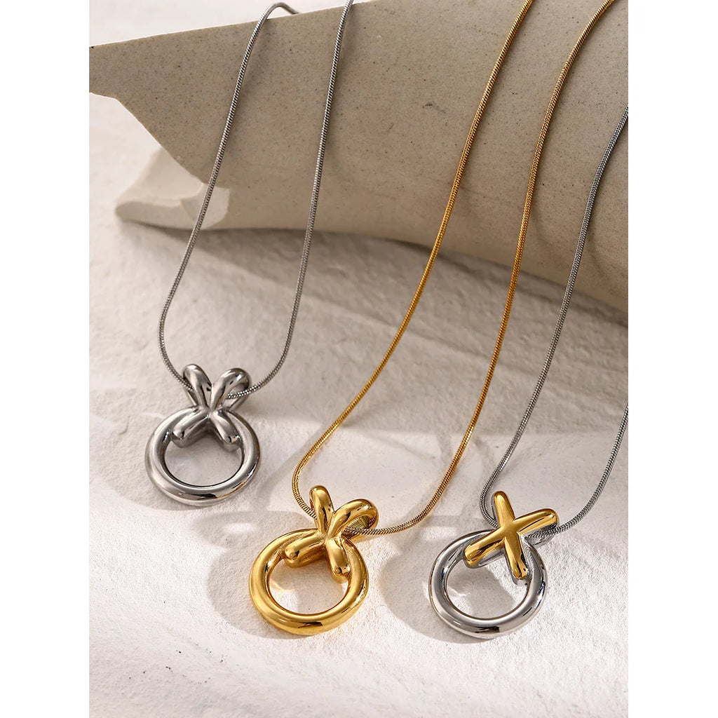 18k XO Love Knot Necklace