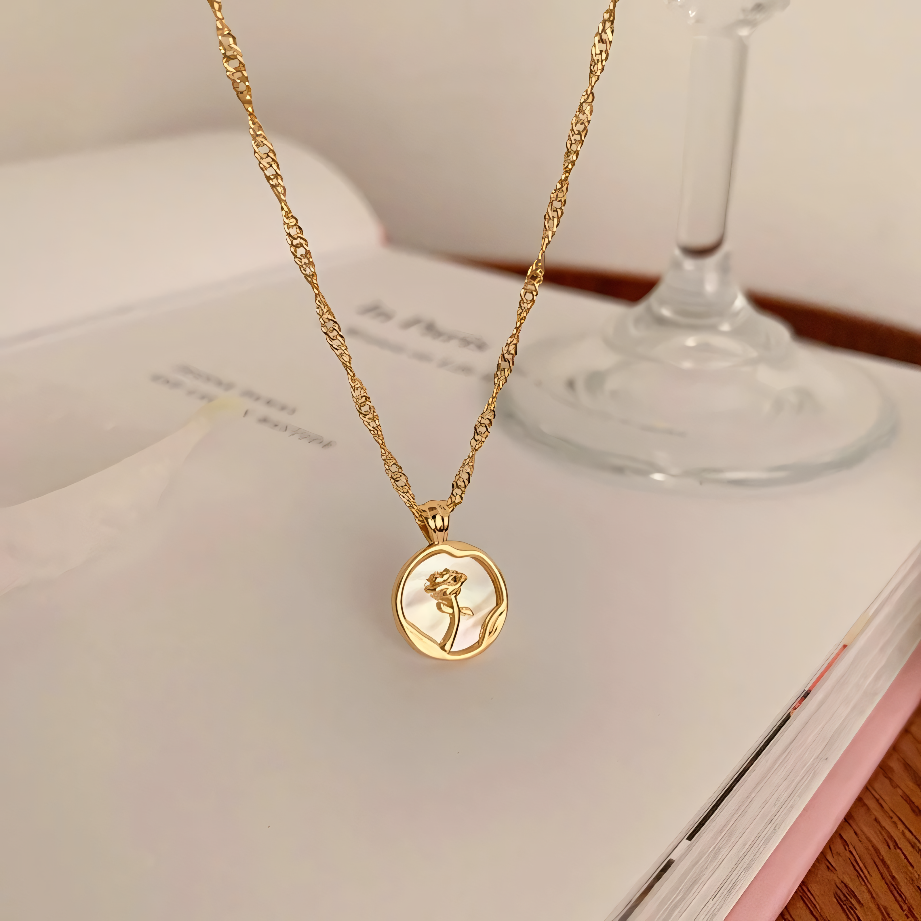 Rose Shellfish Necklace